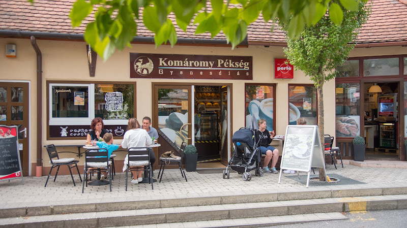 Komáromy Pékség Szaküzlet Piac Tér